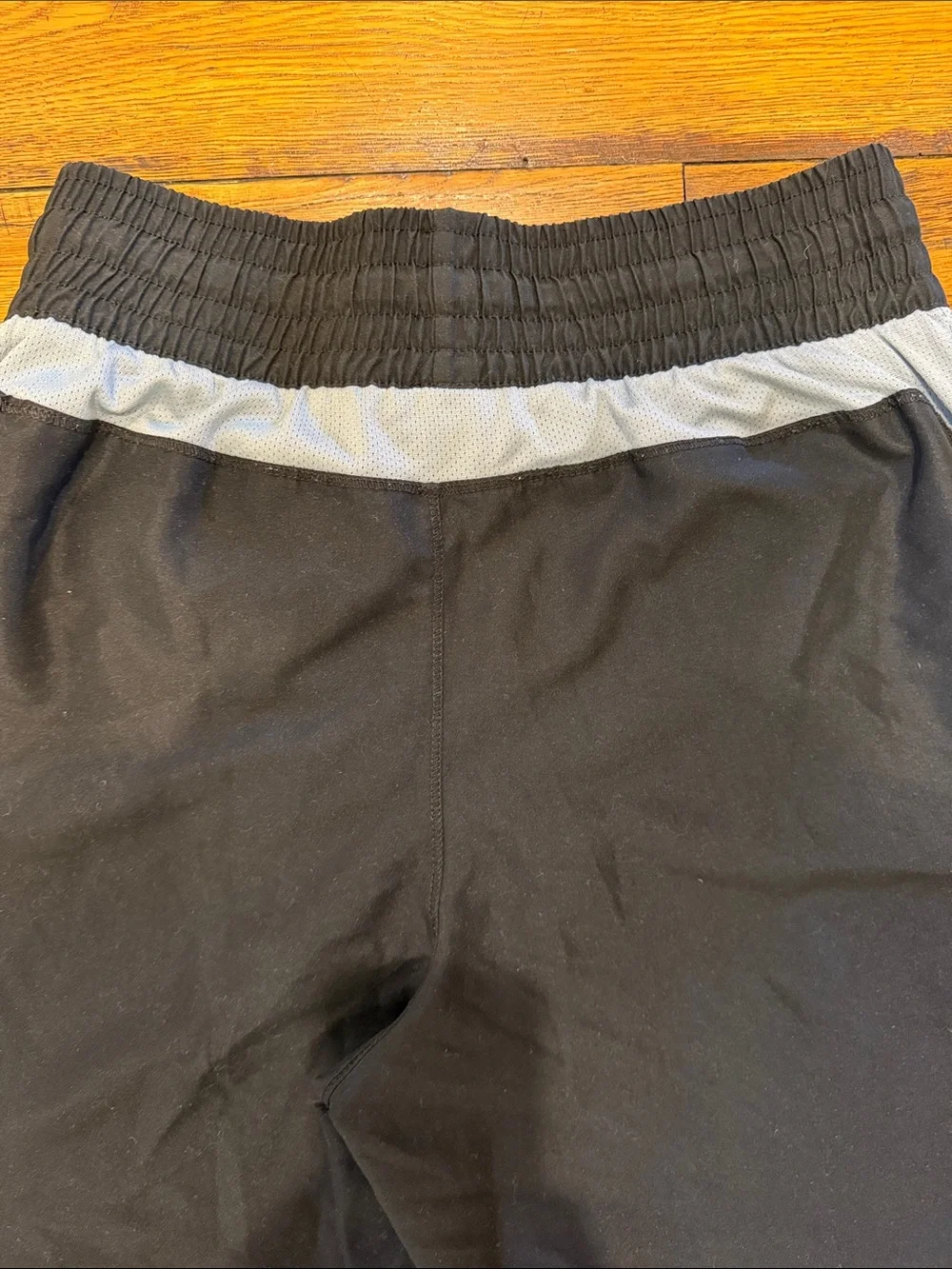 NIKE SWIM TRUNKS WITH MESH LINING IN BLACK, GRAY, AND TEAL – SIZE SMALL